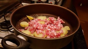 Olla con mantequilla, tocino y patatas_Tartiflette