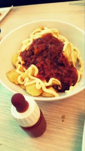 Patatas bravas con salsa picante