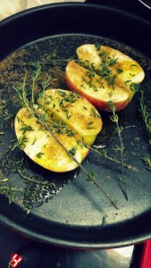 Manzana, aceite, sal, azúcar y tomillo