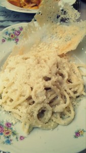 Spaguetti con queso y pimienta