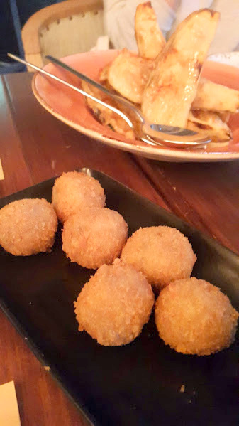 Croquetas de rabo de toro con su salsa