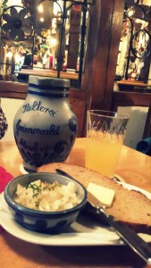 Handkäs mit Musik y Apfelwein