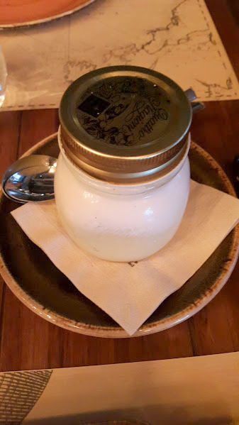 Huevo poché, parmentier de patata & aceite de trufa