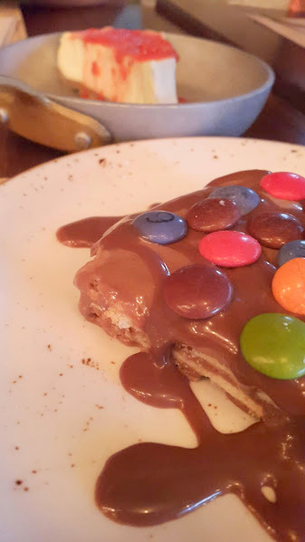 Tarta cremosa de queso con galleta