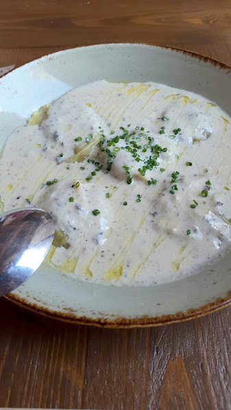 Raviolis de boletus & pato con salsa cremosa de trufa
