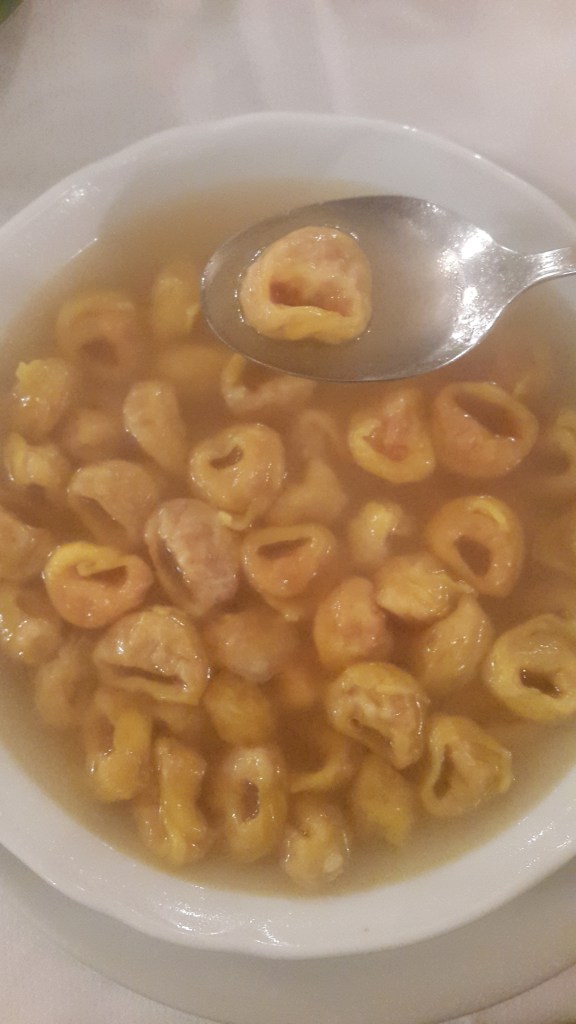 Tortellini in brodo - Trattoria Anna María