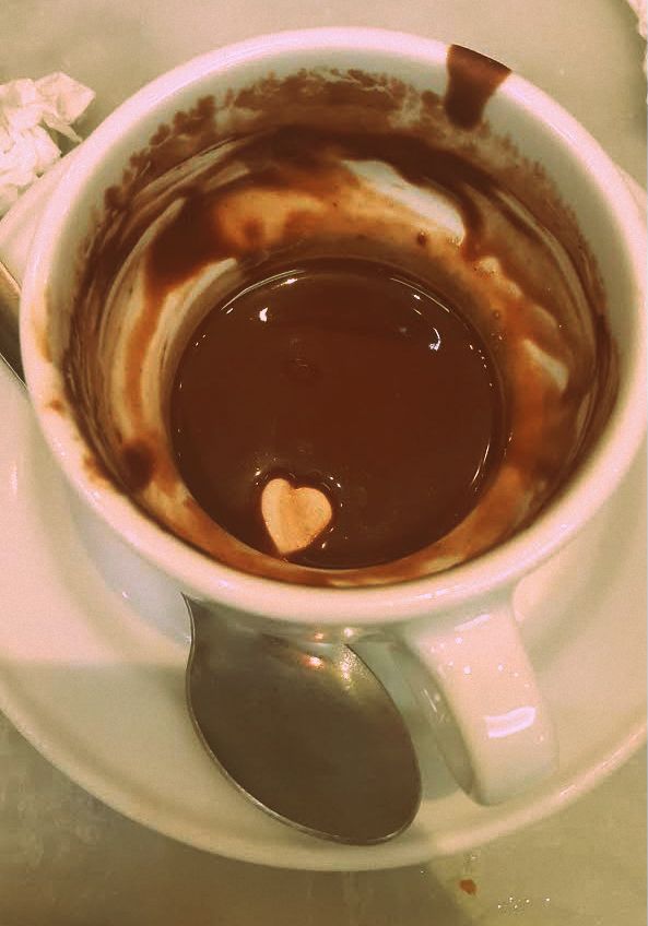 ¿Sabes qué sitio de Madrid se llamaba «El Maxim´s golfo» porque al cerrar todos los cafés de la Puerta del Sol era el único establecimiento abierto donde se podía tomar algo caliente y recién&nbsp;hecho?