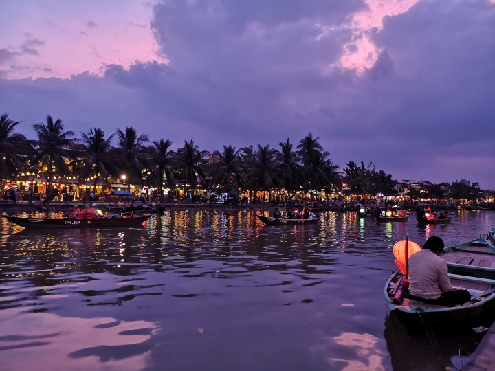 Atardecer en el río Thu Bon