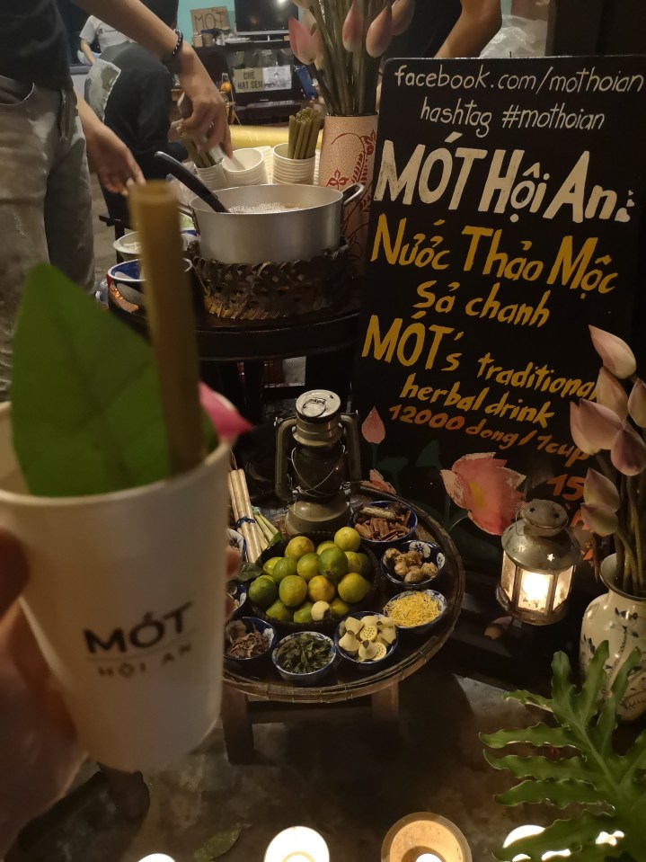 Té de hierbas heladas (nuoc Mot) en Mot Hoi An
