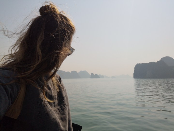 Por fin, Hanói… Ah, no, esto es la bahía de Ha Long.&nbsp;Ups