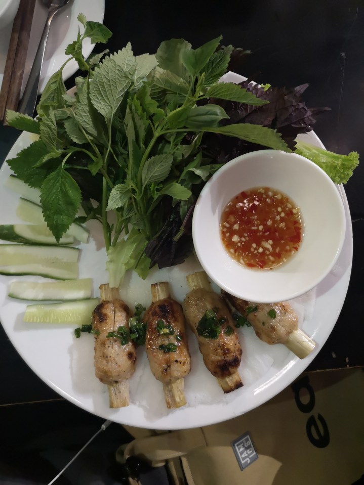 Ban Hoi Chao Tom Cuon Banh Trang